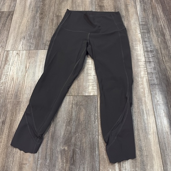 Lululemon Wunder Under Crop Scallop Gray Leggings size 6 - Picture 5 of 10
